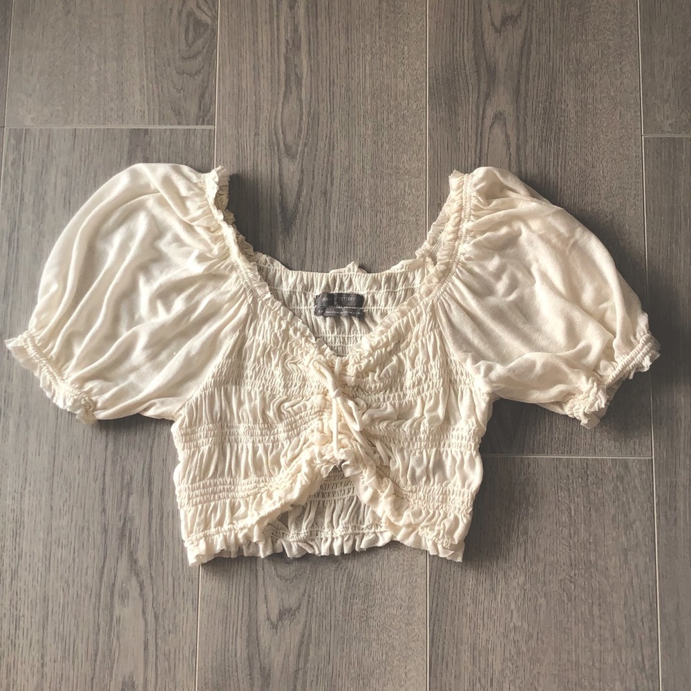 Urban Outfitters white crop top size S. Adjustable scrunch front w/ puff sleeves